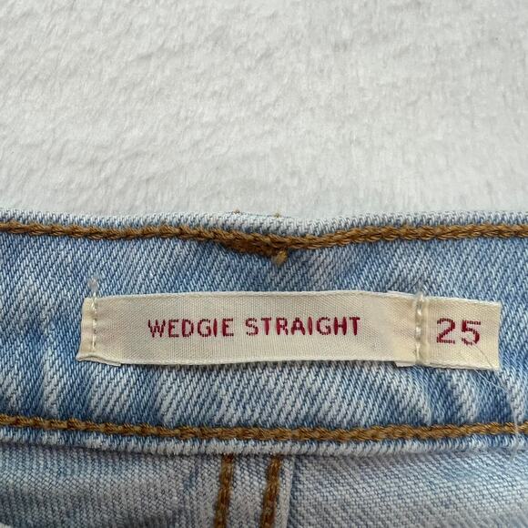 Levi's Women's Wedgie Straight Denim Jenas Size 25 Light Wash Crop Ankle - Picture 3 of 11